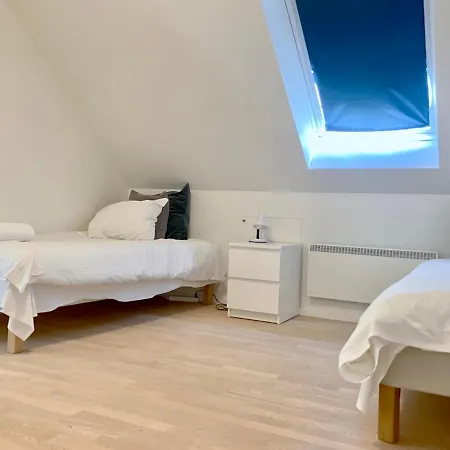 2 Bedroom Located At شقة *
