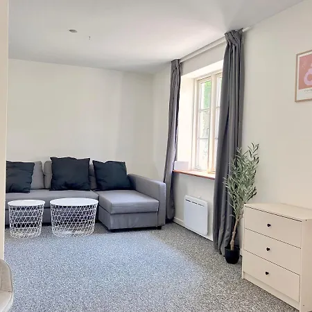 2 Bedroom Located At جايف