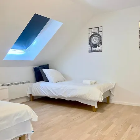 2 Bedroom Located At شقة *